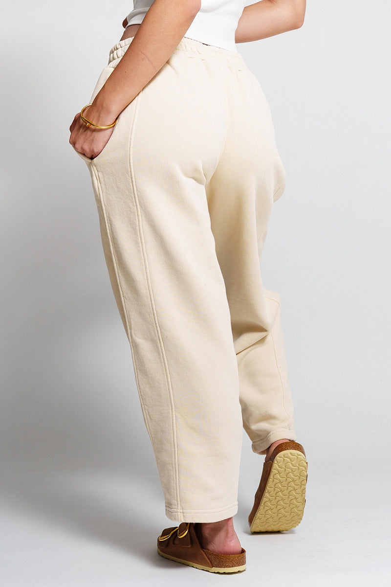 Sweatpants mujer Arena - Loungeful Barrel Pant-Sand | La Forza Athletica
