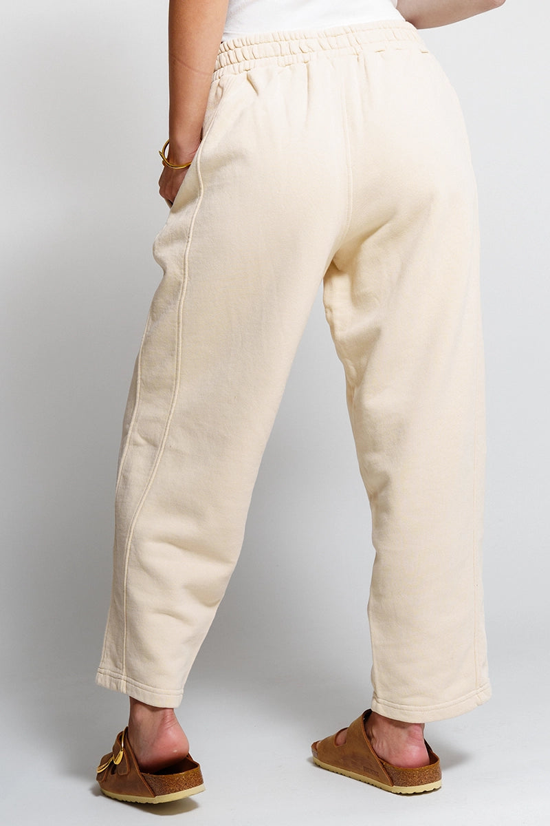 Sweatpants mujer Arena - Loungeful Barrel Pant-Sand | La Forza Athletica