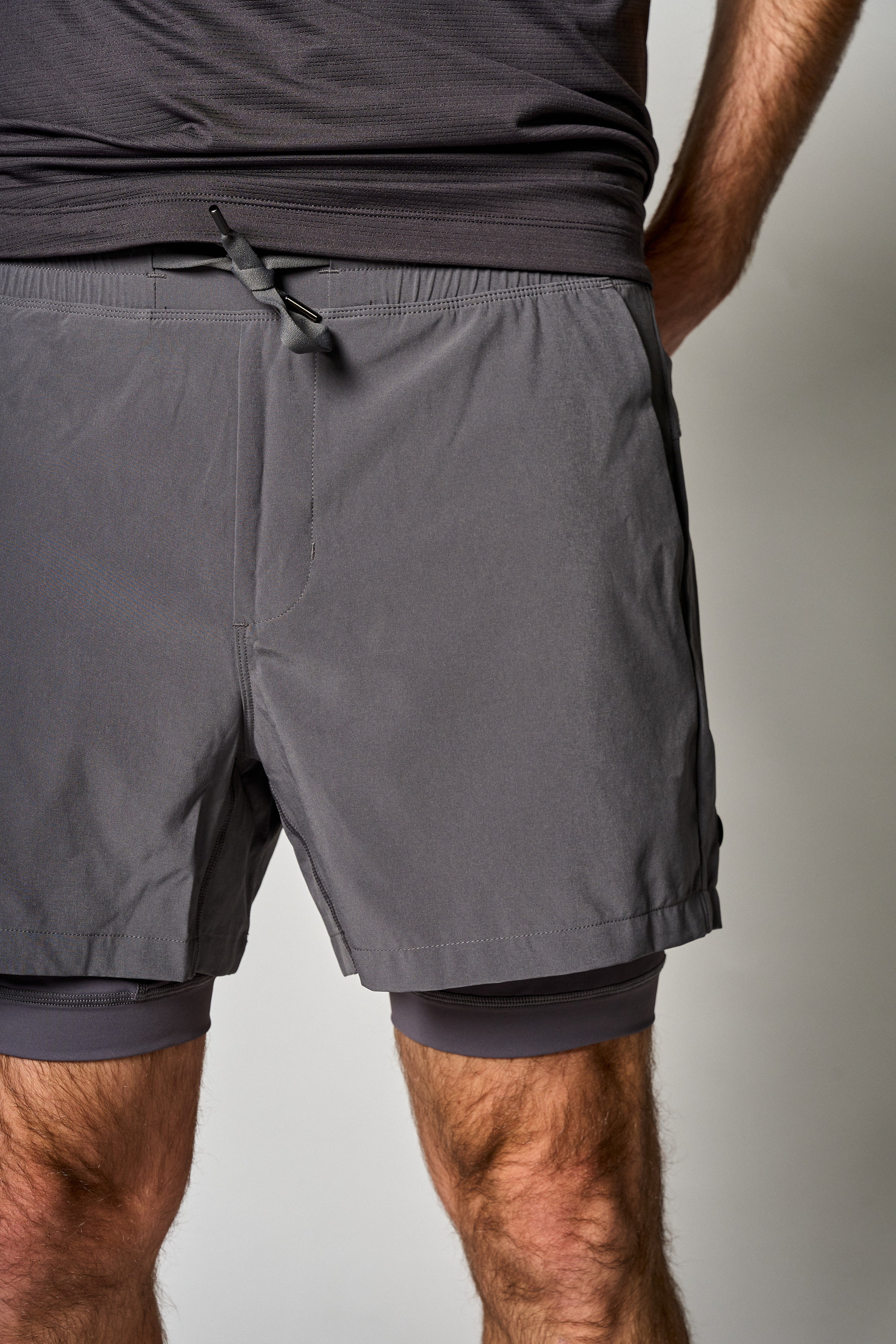 Short Core 5 pulgadas con forro color gris - plano - La Forza Athletica