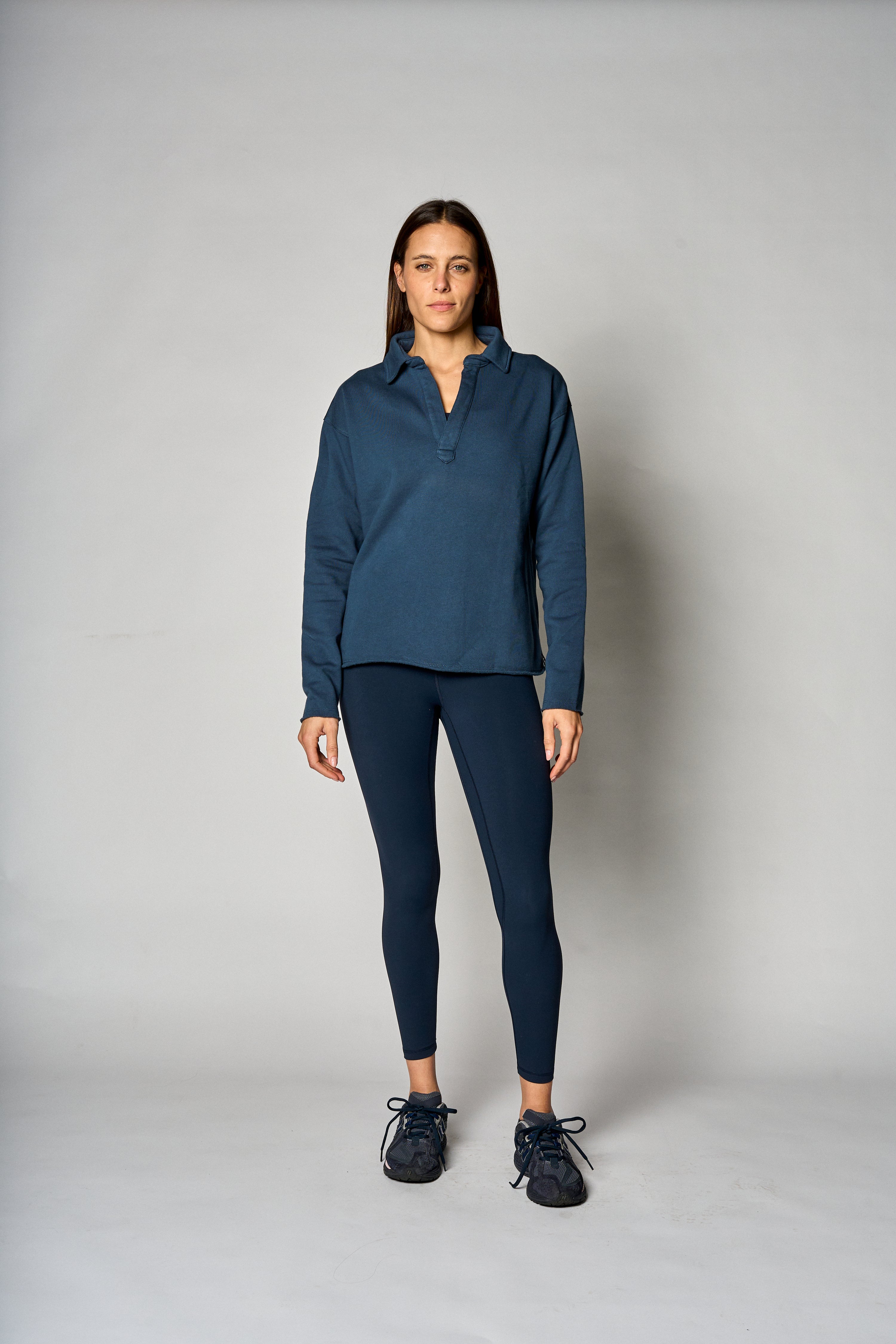 Polo Sweatshirt color azul marino de algodón premium - perfil - La Forza Athletica