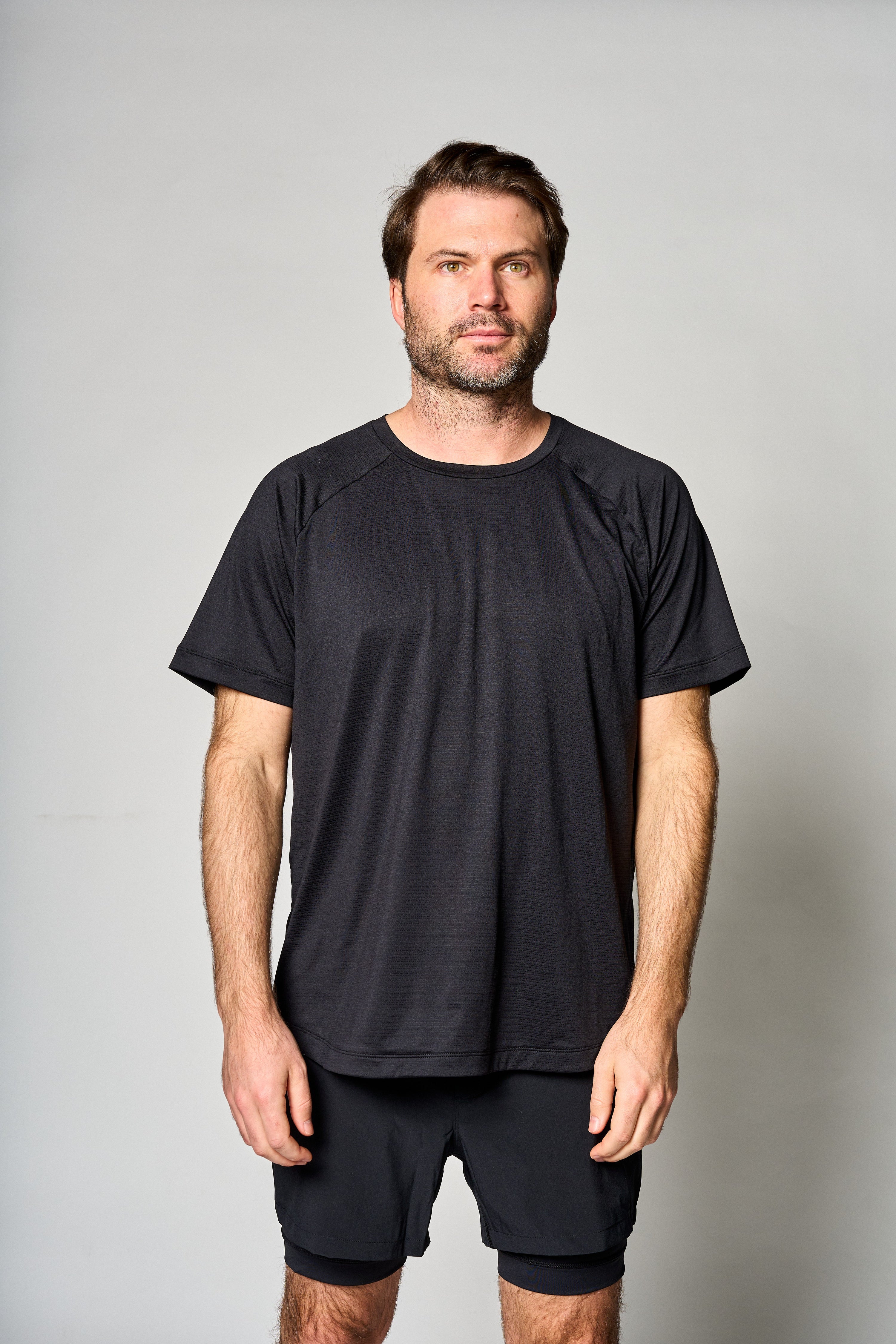 Polera deportiva Tech Tee color negro de secado rápido - frente - La Forza Athletica