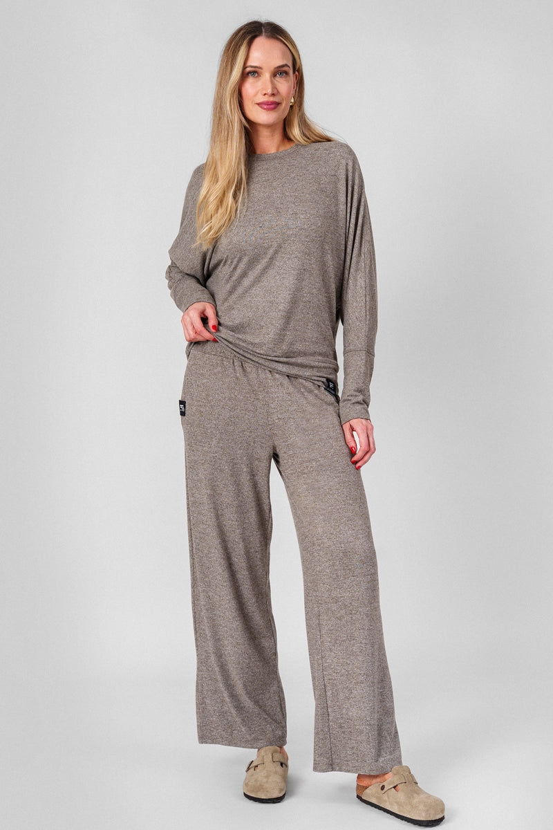 Poleras mujer Café - Solana Soft Sleeved Top-Brown | La Forza Athletica