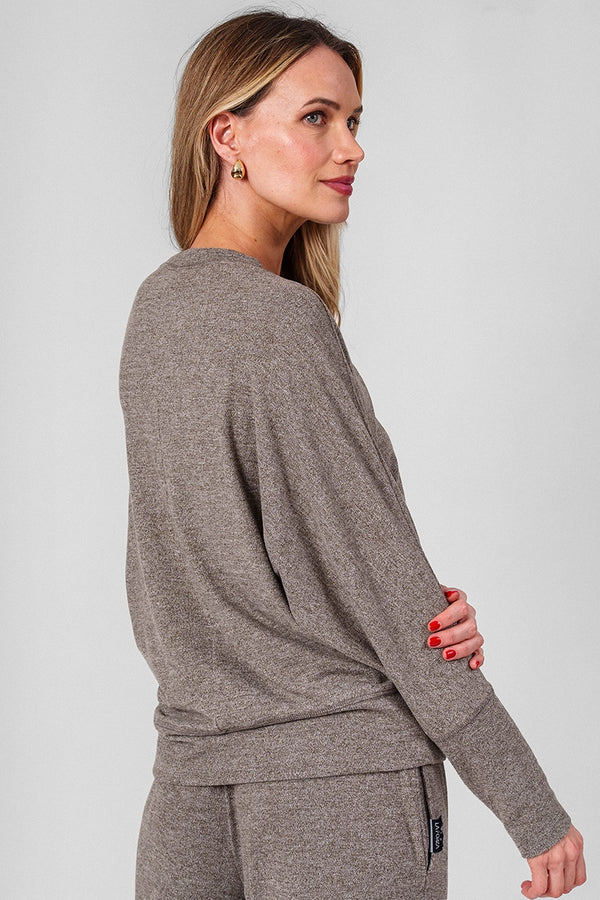 Poleras mujer Café - Solana Soft Sleeved Top-Brown | La Forza Athletica