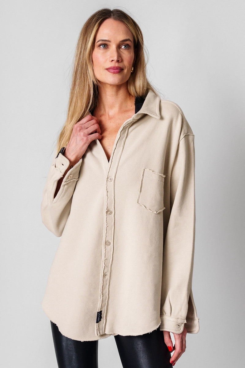 Poleras mujer Hueso - Venice Shacket-Bone | La Forza Athletica