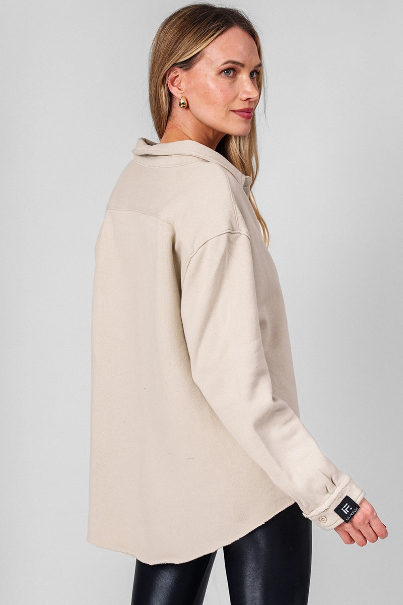 Poleras mujer Hueso - Venice Shacket-Bone | La Forza Athletica